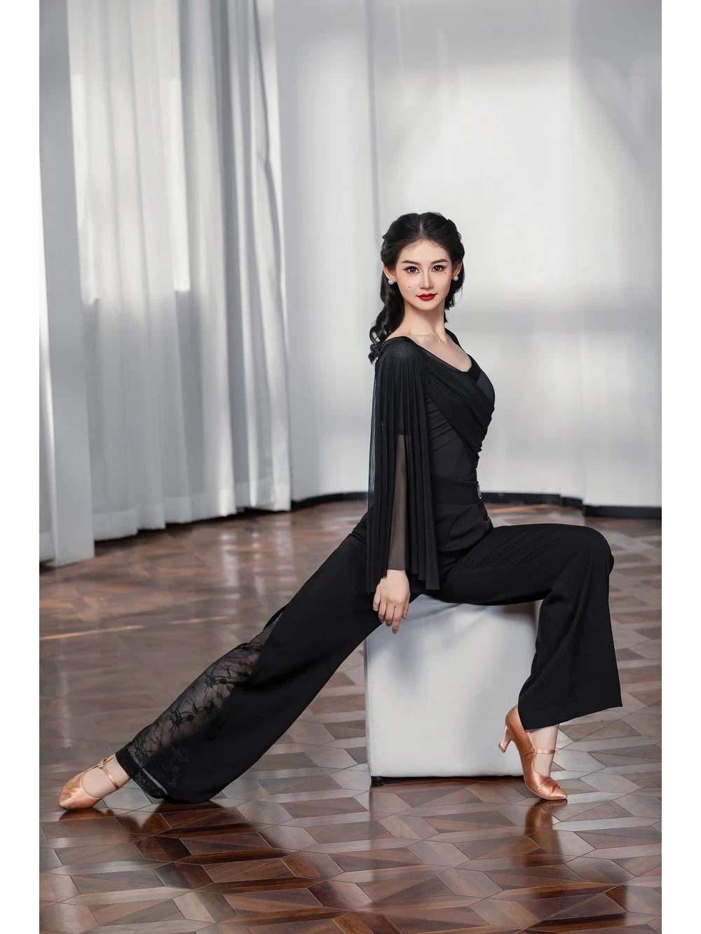 Women's Modern Dance Set Diamond Neck Mesh Bell Sleeve Top with Wide-Leg Pants