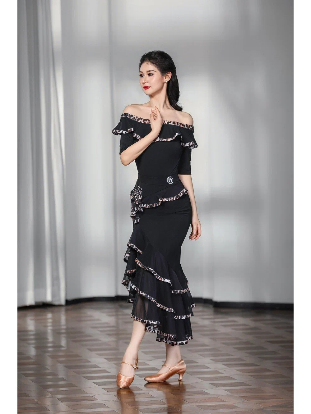 Women's Modern Dance Set One-Shoulder Leopard Ruffle Bodysuit with Lace Skirt