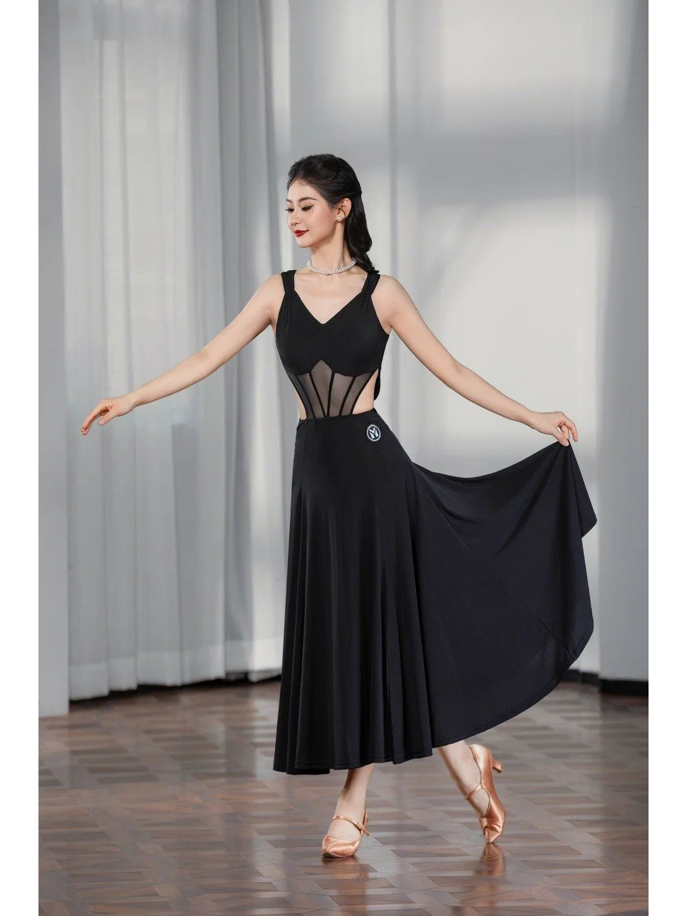 Women's Modern Dance Bodysuit V-Neck Sleeveless Cutout Back with Bow